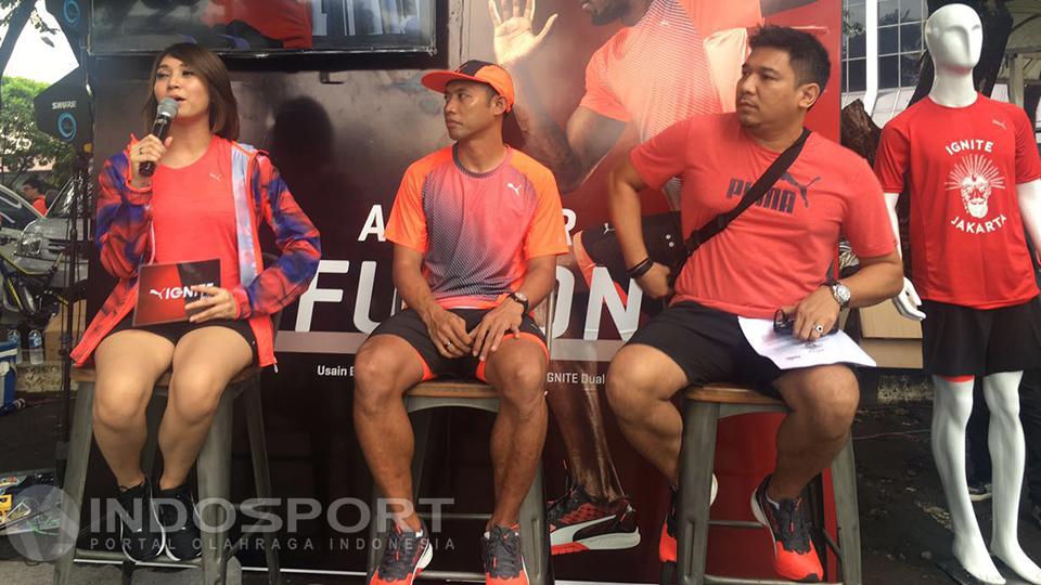 Suryo Agung Wibowo (tengah) di sela-sela peluncuran salah satu produk apparel kenamaan di Jakarta. - INDOSPORT